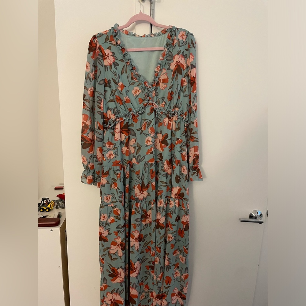 Floral Maxi Dress, NEVER WORN, Great for Spring, Size L